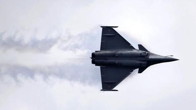 Air Chief Marshal Arup Raha said the Indian Air Force would require the 200 medium-weight fighters in the next five to 10 years(AP File Photo)