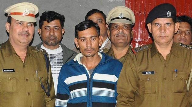 The police arrested Sunil Singh when his gang was trying to loot an Oriental Bank of Commerce branch in Rohtak’s Meham block.(Manoj Dhaka/HT Photo) The police arrested Sunil Singh when his gang was trying to loot an Oriental Bank of Commerce branch in Rohtak’s Meham block.(Manoj Dhaka/HT Photo)