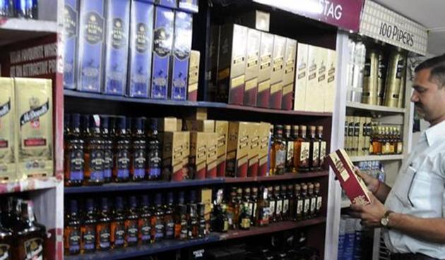 While liquor and wine shops can remain open till 1am, hotels, beer bars and permit rooms can serve people till 5am in the morning. (File photo for representation) While liquor and wine shops can remain open till 1am, hotels, beer bars and permit rooms can serve people till 5am in the morning. (File photo for representation)
