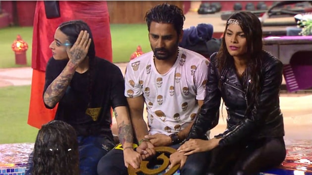 Bani and Manveer during a task in Bigg Boss house.(Colors) Bani and Manveer during a task in Bigg Boss house.(Colors)