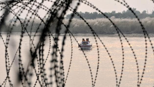 Indian Border Security Force (BSF) soldiers patrol on a boat in Out Post (OP) Chenab along the Pargwal area of India-Pakistan international border in Akhnoor about 70 km from Jammu.(Nitin Kantora/HT Photo) Indian Border Security Force (BSF) soldiers patrol on a boat in Out Post (OP) Chenab along the Pargwal area of India-Pakistan international border in Akhnoor about 70 km from Jammu.(Nitin Kantora/HT Photo)