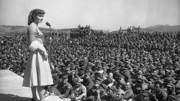 In this May 22, 1955, file photo, actress Debbie Reynolds entertains at 8th Army headquarters in Seoul, South Korea. (AP File Photo) In this May 22, 1955, file photo, actress Debbie Reynolds entertains at 8th Army headquarters in Seoul, South Korea. (AP File Photo)