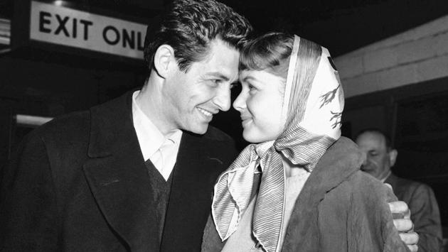 In this April 19, 1955, file photo, singer Eddie Fisher and his fiancee, actress Debbie Reynolds, look at each other at Idlewild Airport in New York. (AP File Photo) In this April 19, 1955, file photo, singer Eddie Fisher and his fiancee, actress Debbie Reynolds, look at each other at Idlewild Airport in New York. (AP File Photo)