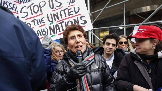 Supporters of President-elect Donald Trump participate in a protest on December 28, 2016 calling on the US to 'defund the UN' in the wake of the December 23 Israeli settlement vote in front of the UN Mission to the United Nations in New York.(AFP Photo) Supporters of President-elect Donald Trump participate in a protest on December 28, 2016 calling on the US to 'defund the UN' in the wake of the December 23 Israeli settlement vote in front of the UN Mission to the United Nations in New York.(AFP Photo)