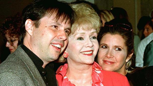 Actress Debbie Reynolds (C) and son, filmmaker Todd Fisher, and daughter, screenwriter Carrie Fisher, arrive at a luncheon hosted by the American Film Institute on September 17, 1998. (REUTERS File Photo) Actress Debbie Reynolds (C) and son, filmmaker Todd Fisher, and daughter, screenwriter Carrie Fisher, arrive at a luncheon hosted by the American Film Institute on September 17, 1998. (REUTERS File Photo)