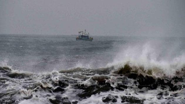 Fishermen return to harbour in Chennai following Cyclone Vardah warning.(PTI file photo) Fishermen return to harbour in Chennai following Cyclone Vardah warning.(PTI file photo)