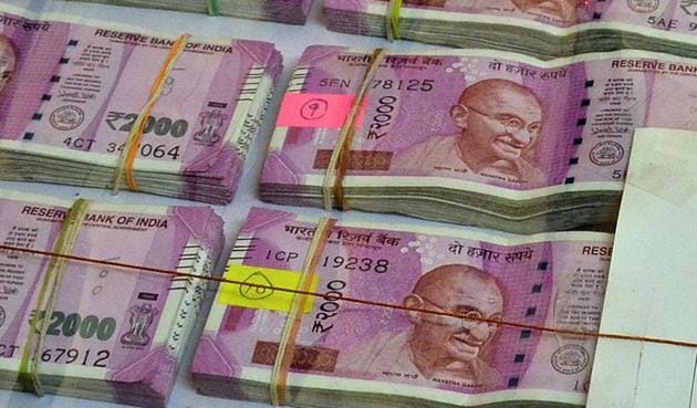 The police found Rs47 lakh in Rs2,000 notes and six bundles of Rs500 in old notes(Photo for representation)