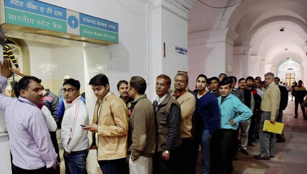 Employees of finance ministry stand in a queue to withdraw cash from an ATM at North Block in New Delhi.(PTI File Photo) Employees of finance ministry stand in a queue to withdraw cash from an ATM at North Block in New Delhi.(PTI File Photo)