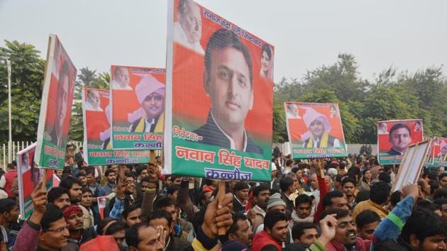 Supporters of Akhilesh Yadav outside the chief minister’s official residence in Lucknow, on December 29, 2016.(Deepak Gupta/ HT File Photo) Supporters of Akhilesh Yadav outside the chief minister’s official residence in Lucknow, on December 29, 2016.(Deepak Gupta/ HT File Photo)