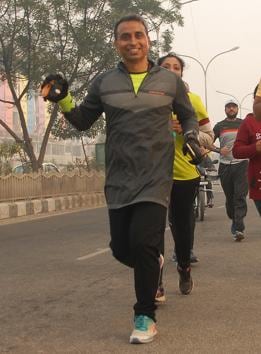 Tarun Walecha (46), a Delhi-based architect, began his fifth half marathon this week on Thursday morning. (Photo by Ishwar Chanda/ Hindustan Times)(Ishwar Chanda/HT Photo)