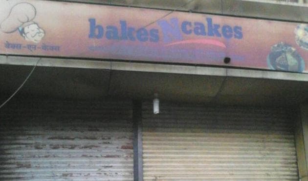 The fire engulfed Bakes N Cakes, located on Kondhwa Road, within minutes following a short circuit inside the shop, said fire brigade officials.(HT Photo) The fire engulfed Bakes N Cakes, located on Kondhwa Road, within minutes following a short circuit inside the shop, said fire brigade officials.(HT Photo)