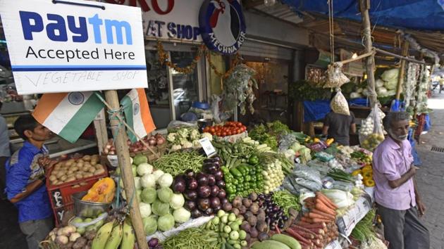 Thanks to demonetisation, India has literally jumped into mobile wallet payments.(Vijayanand Gupta/HT PHOTO)