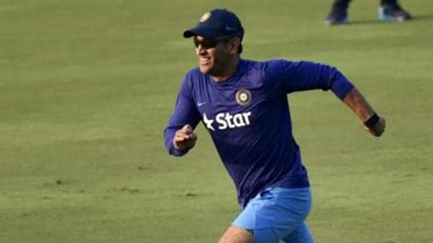 MS Dhoni will be interacting with the Jharkhand team in their first-ever Ranji Trophy semi-final clash, where they will take on Gujarat. (Hindustan Times) MS Dhoni will be interacting with the Jharkhand team in their first-ever Ranji Trophy semi-final clash, where they will take on Gujarat. (Hindustan Times)