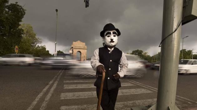 Monu, 52, is a tourist attraction in the lawns of India Gate. He is less than three feet and makes a living by posing as Charlie Chaplin. He charges Rs 10-Rs 20 for every selfie shot with him by tourists but sometimes people mock him and call him names. (Raj K Raj/ HT Photo) Monu, 52, is a tourist attraction in the lawns of India Gate. He is less than three feet and makes a living by posing as Charlie Chaplin. He charges Rs 10-Rs 20 for every selfie shot with him by tourists but sometimes people mock him and call him names. (Raj K Raj/ HT Photo)