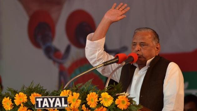 Samajwadi Party president Mulayam Singh expelled his son and UP chief minister Akhilesh Yadav in a shock announcement on December 30.(HT Photo)