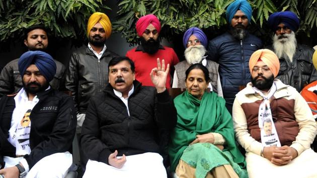 Mohanjit KaurTiwana joined AAP in the presence of party’s state in-charge Sanjay Singh at her residence in Patiala.(Bharat Bhushan/HT) Mohanjit KaurTiwana joined AAP in the presence of party’s state in-charge Sanjay Singh at her residence in Patiala.(Bharat Bhushan/HT)