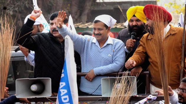 AAP national convenor and Delhi chief minister Arvind Kejriwal during a road show in Boparai Village near Amritsar.(PTI photo) AAP national convenor and Delhi chief minister Arvind Kejriwal during a road show in Boparai Village near Amritsar.(PTI photo)