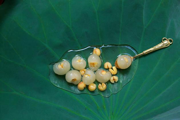 When lightly sautéed in ghee, makhanas make for a nutritious snack for lactating mothers(Getty Images)