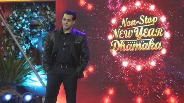 Salman Khan performs on Bigg Boss 10. Salman Khan performs on Bigg Boss 10.