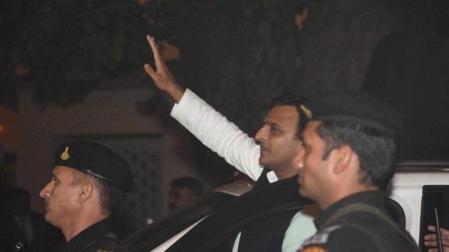 Uttar Pradesh chief minister Akhilesh Yadav coming out from his residence in Lucknow on Friday night.(PTI Photo) Uttar Pradesh chief minister Akhilesh Yadav coming out from his residence in Lucknow on Friday night.(PTI Photo)