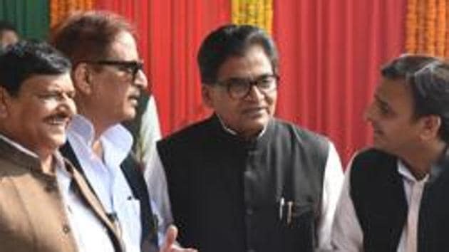 Uttar Pradesh CM Akhilesh Yadav (extreme right) with his uncles Ramgopal Yadav (centre) and Shivpal Yadav (left).(HT File Photo)