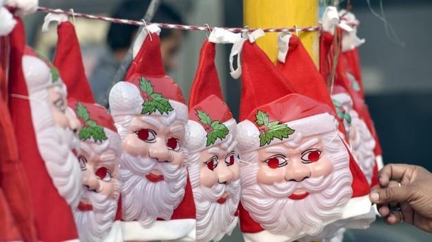 Santa Claus hats and masks on display at a roadside in Amritsar. (Gurpreet Singh/ HT Photo) Santa Claus hats and masks on display at a roadside in Amritsar. (Gurpreet Singh/ HT Photo)
