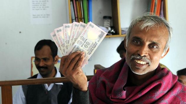 A man shows Rs 50 notes at Luxbagan of Satjelia in Sunderbans, West Bengal.(Subhendu Ghosh/HT Photo) A man shows Rs 50 notes at Luxbagan of Satjelia in Sunderbans, West Bengal.(Subhendu Ghosh/HT Photo)