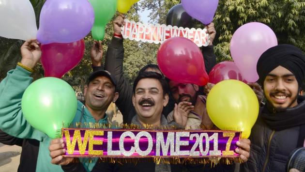 Residents welcoming New Year at Company Bagh garden, Amritsar on Saturday. (Sameer Sehgal/HT)