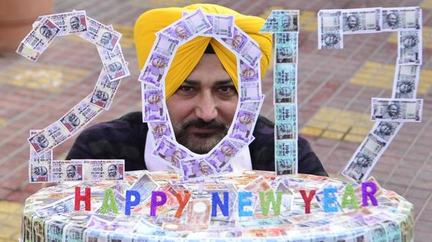 Artiste Harwinder Singh Gill displays his new artwork made with pictures of Indian currency notes on New Year's eve in Amritsar. Gill has made the artwork to wish everyone a prosperous new year. (Sameer Sehgal/HT)