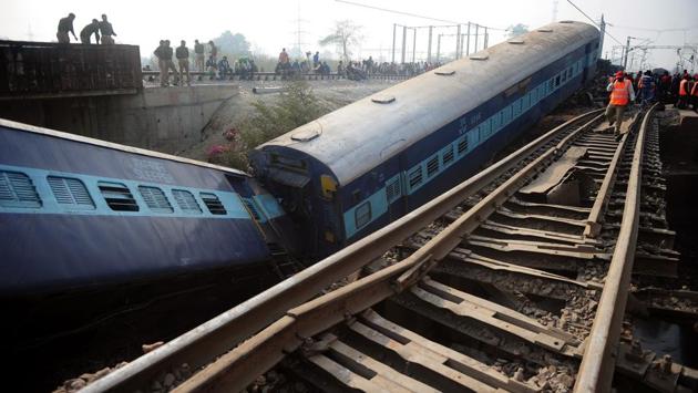 Officials and bystanders gather beside the wreckage of train carriages at Rura, some 30kms west of Kanpur following a train crash in Uttar Pradesh on December 28, 2016. At least two people died and 28 were injured in the derailment that took place close to the site of a previous rail accident that killed 146. (SANJAY KANOJIA / AFP)