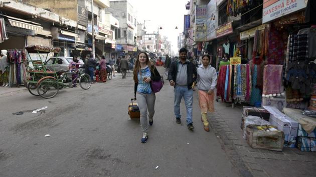 Paharganj, which has half of Delhi’s 1,500 budget hotels, and whose entire economy depends on foreign tourists, is witnessing a slump like never before. (Ravi Chaudhary/Hindustan Times) Paharganj, which has half of Delhi’s 1,500 budget hotels, and whose entire economy depends on foreign tourists, is witnessing a slump like never before. (Ravi Chaudhary/Hindustan Times)