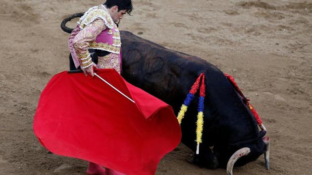Lopez Simon performs a pass (Jaime Saldarriaga / REUTERS)