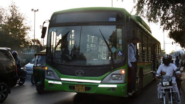 The Delhi government had announced that it will cut fares of DTC buses in January to popularist public transport and curb pollution in the winter month.(Sonu Mehta/HT Photo) The Delhi government had announced that it will cut fares of DTC buses in January to popularist public transport and curb pollution in the winter month.(Sonu Mehta/HT Photo)