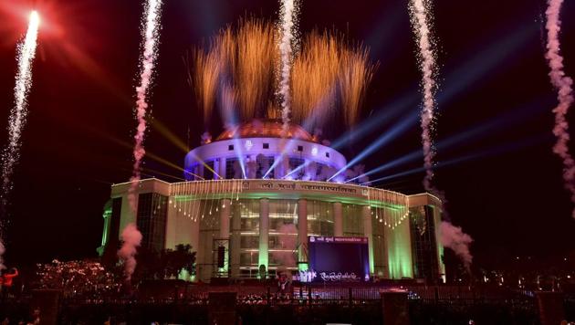 Fireworks at the Navi Mumbai Municipal Corporation headquarters light up the New Year’s Eve in Navi Mumbai.  (Bachchan Kumar / Hindustan Times) 