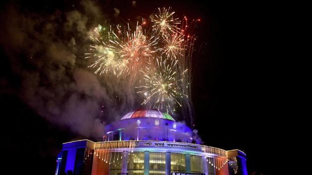 Fireworks at the Navi Mumbai Municipal Corporation headquarters light up the New Year’s Eve in Navi Mumbai.  (Bachchan Kumar / Hindustan Times) 