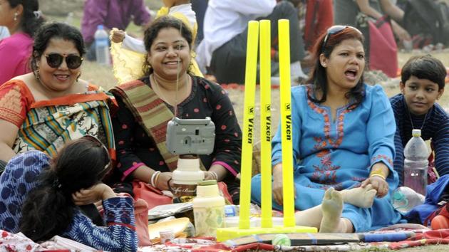 People celebrate the first day of 2017 at Maidan in Kolkata. (Ashok Nath Dey/HT PHOTO) 