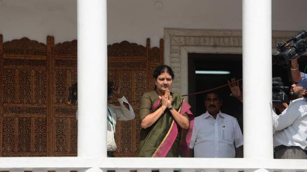 Sasikala Natrajan, a close friend and confidante of former Tamil Nadu CM Jayalalithaa, formally took over as the All India Anna Dravida Munnetra Kazhagam's general secretary at the party headquarters in Chennai on Saturday.(V Srinivasulu/HT Photo) Sasikala Natrajan, a close friend and confidante of former Tamil Nadu CM Jayalalithaa, formally took over as the All India Anna Dravida Munnetra Kazhagam's general secretary at the party headquarters in Chennai on Saturday.(V Srinivasulu/HT Photo)