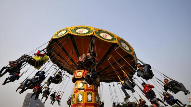 Merrymakers have fun on the first Sunday of 2017 at a mall in Noida.  (Sunil Ghosh / Hindustan Times) 