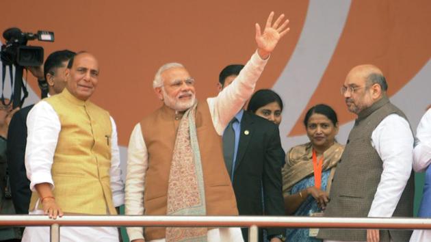 Prime Minister Narendra Modi and other senior BJP leaders wave to the crowd during their Parivartan Rally at Ramabai Ambedkar ground in Lucknow. (Ashok Dutta/HT Photo) Prime Minister Narendra Modi and other senior BJP leaders wave to the crowd during their Parivartan Rally at Ramabai Ambedkar ground in Lucknow. (Ashok Dutta/HT Photo)
