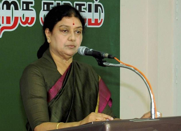 Sasikala has never held any public office, or even contested an election. Her dearth of experience will prove to be a liability by 2019, especially in the face of a more seasoned, and equally desperate, DMK, which is also set to make a change in January by appointing MK Stalin as its working president.(PTI)