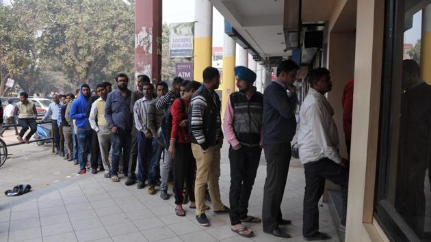 ATMs in the city have been calibrated for the new notes and a majority of them are stocked with money from time-to-time to cater to the increased withdrawal limit of ₹4,500 per day.(Parveen Kumar/HT Photo) ATMs in the city have been calibrated for the new notes and a majority of them are stocked with money from time-to-time to cater to the increased withdrawal limit of ₹4,500 per day.(Parveen Kumar/HT Photo)