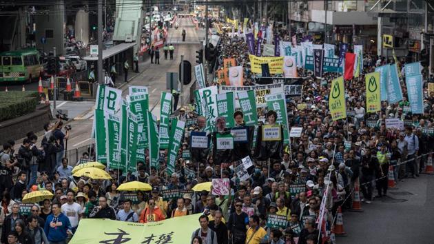 Protesters including pro-democracy lawmakers Lau Siu-lai (bottom C), Edward Yiu (behind Lau) and Nathan Law (bottom L) carry a banner reading "sovereignty belongs to the people" during the annual new year's day rally in Hong Kong on January 1, 2017. Protesters marched to protest the government's bid to disqualify lawmakers as young campaigners grow increasingly frustrated with a lack of political reform. (AFP Photo) Protesters including pro-democracy lawmakers Lau Siu-lai (bottom C), Edward Yiu (behind Lau) and Nathan Law (bottom L) carry a banner reading "sovereignty belongs to the people" during the annual new year's day rally in Hong Kong on January 1, 2017. Protesters marched to protest the government's bid to disqualify lawmakers as young campaigners grow increasingly frustrated with a lack of political reform. (AFP Photo)