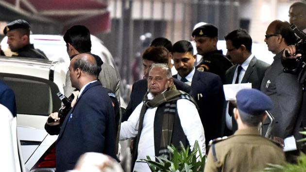 Samajwadi Party leader Mulayam Singh Yadav leaves the Nirvachan Sadan after meeting with the Chief Election Commissioner, in New Delhi on Monday.(Mohd Zakir/HT PHOTO)