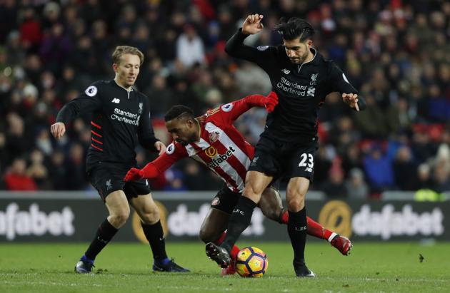 Sunderland's Jermain Defoe in action with Liverpool FC's Emre Can (R) and Lucas Leiva. (REUTERS) Sunderland's Jermain Defoe in action with Liverpool FC's Emre Can (R) and Lucas Leiva. (REUTERS)