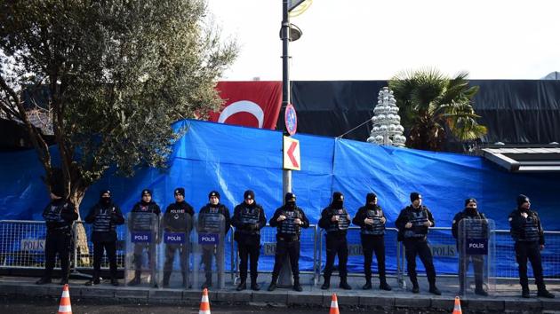 Turkish anti riot police officers in front of the Reina night club. (AFP Photo) Turkish anti riot police officers in front of the Reina night club. (AFP Photo)