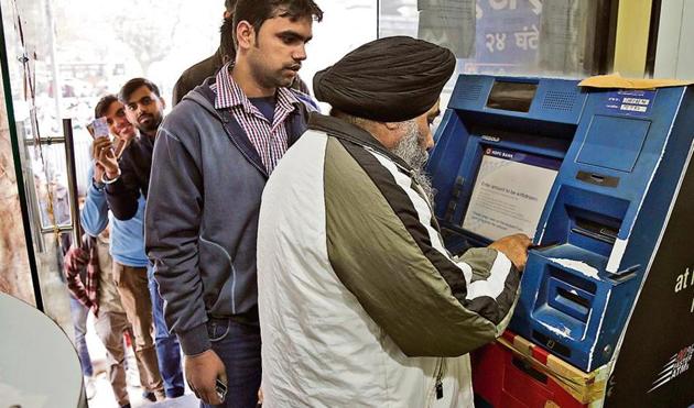 The RBI raised the daily ATM cash withdrawal limit from Rs 2500 to Rs 4500 a day for an individual from January 1. (Sanchit Kumar/HT Photo) The RBI raised the daily ATM cash withdrawal limit from Rs 2500 to Rs 4500 a day for an individual from January 1. (Sanchit Kumar/HT Photo)