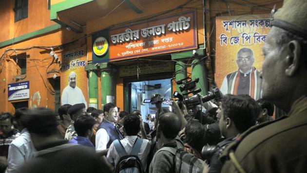 BJP office in Kolkata was allegedly attacked by the TMC workers in Kolkata. (Ashok Nath Dey/HT Photo) BJP office in Kolkata was allegedly attacked by the TMC workers in Kolkata. (Ashok Nath Dey/HT Photo)