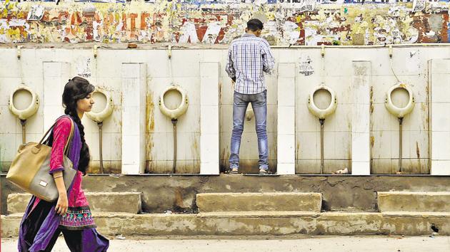 Gurgaon has only 39 public toilets for a population of nearly 10 lakh.(HT File) Gurgaon has only 39 public toilets for a population of nearly 10 lakh.(HT File)