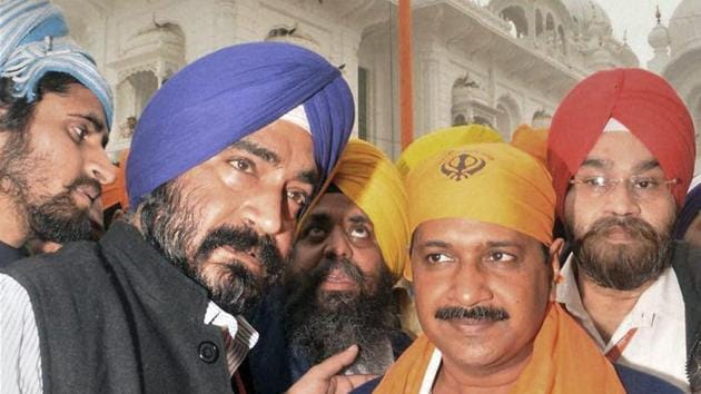 AAP convener Arvind Kejriwal after paying obeisance at the Patna Sahib gurdwara ahead of Parkash Parv on Monday.(PTI) AAP convener Arvind Kejriwal after paying obeisance at the Patna Sahib gurdwara ahead of Parkash Parv on Monday.(PTI)