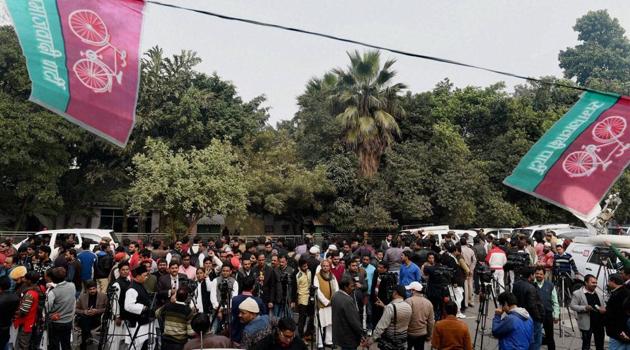 Mediapersons and SP workers stand outside Mulayam Singh Yadav's residence in Lucknow, as Uttar Pradesh CM Akhilesh Yadav met with his father amid speculations of reconciliation in the Yadav family .(PTI)